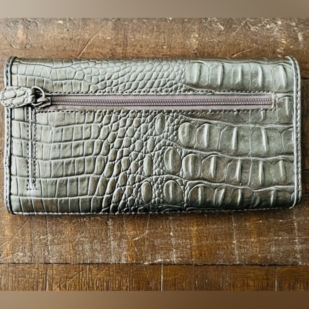 Nine West Vintage Embossed Alligator/Crocodile Textured Wallet in Gray EUC - Picture 2 of 4